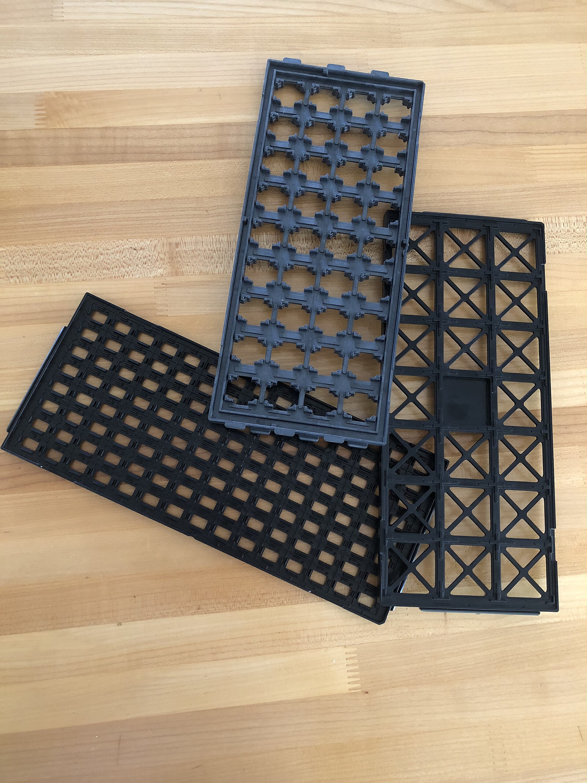 Integrated circuit shipping trays